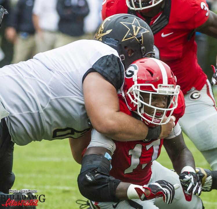 Vanderbilt offensive lineman puts Davin Bellamy (17) in a headlock