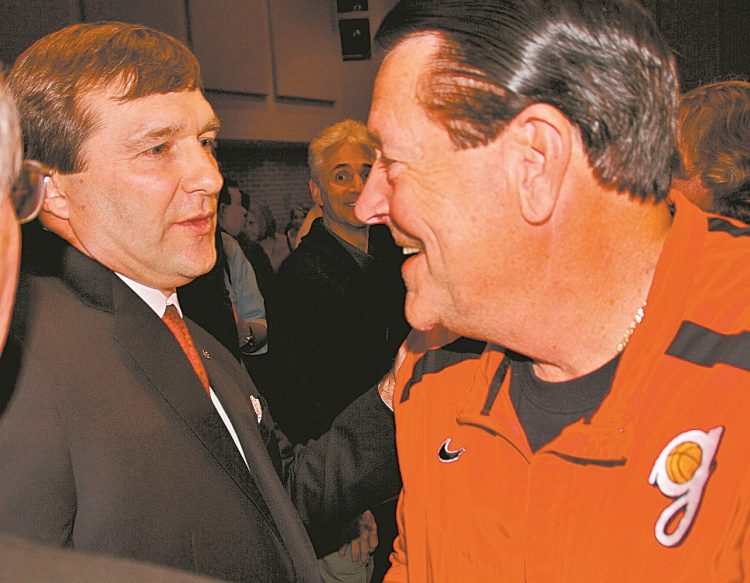 Andy Landers congratulates Kirby - Kirby Smart Presser 07-Dec-2015 (photo by Rob Saye)