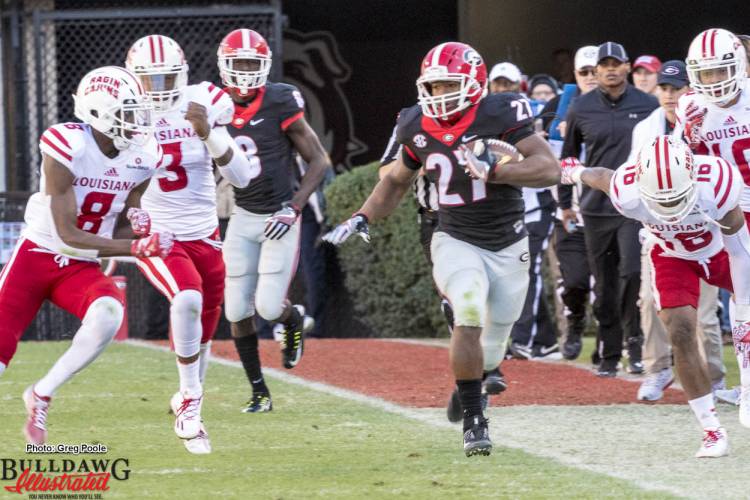 Nick Chubb (27) sprints down the sideline