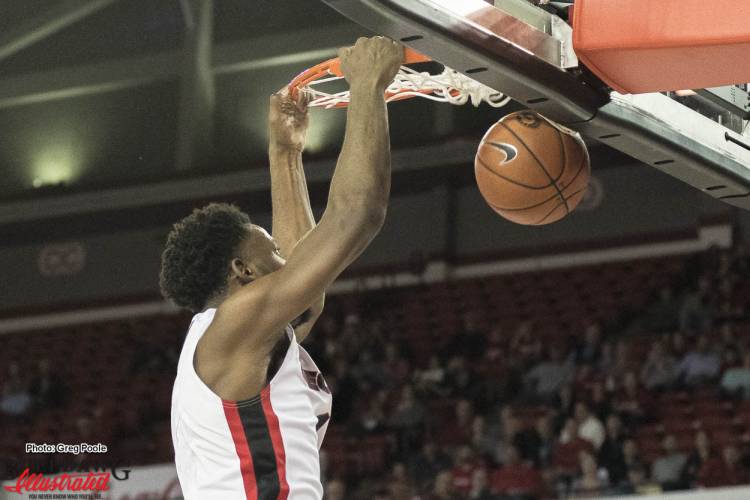 Yante Maten dunks