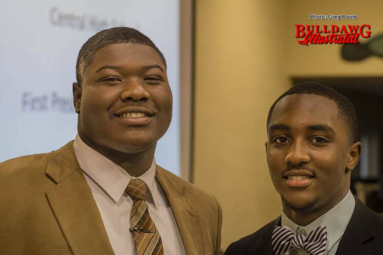Deontrey Hill and Kearis Jackson (R)