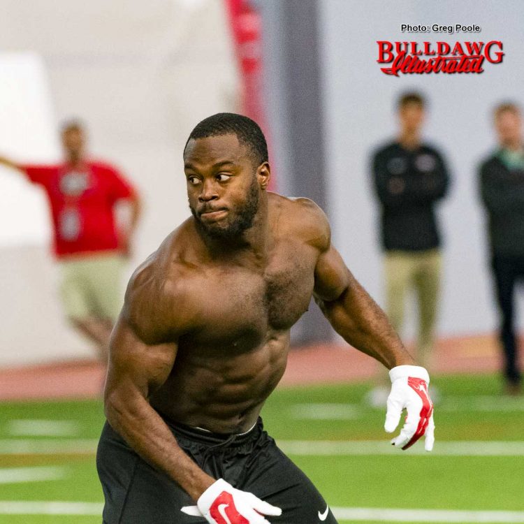 Quincy Mauger eyes the ball to catch it during a drill.
